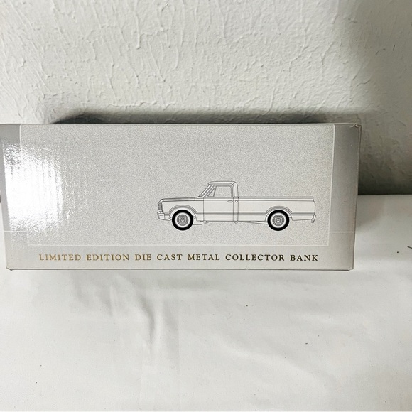 Vintage Limited Edition Die Cast Metal 1967 Chevrolet Pickup Blue Collectible - Picture 2 of 8